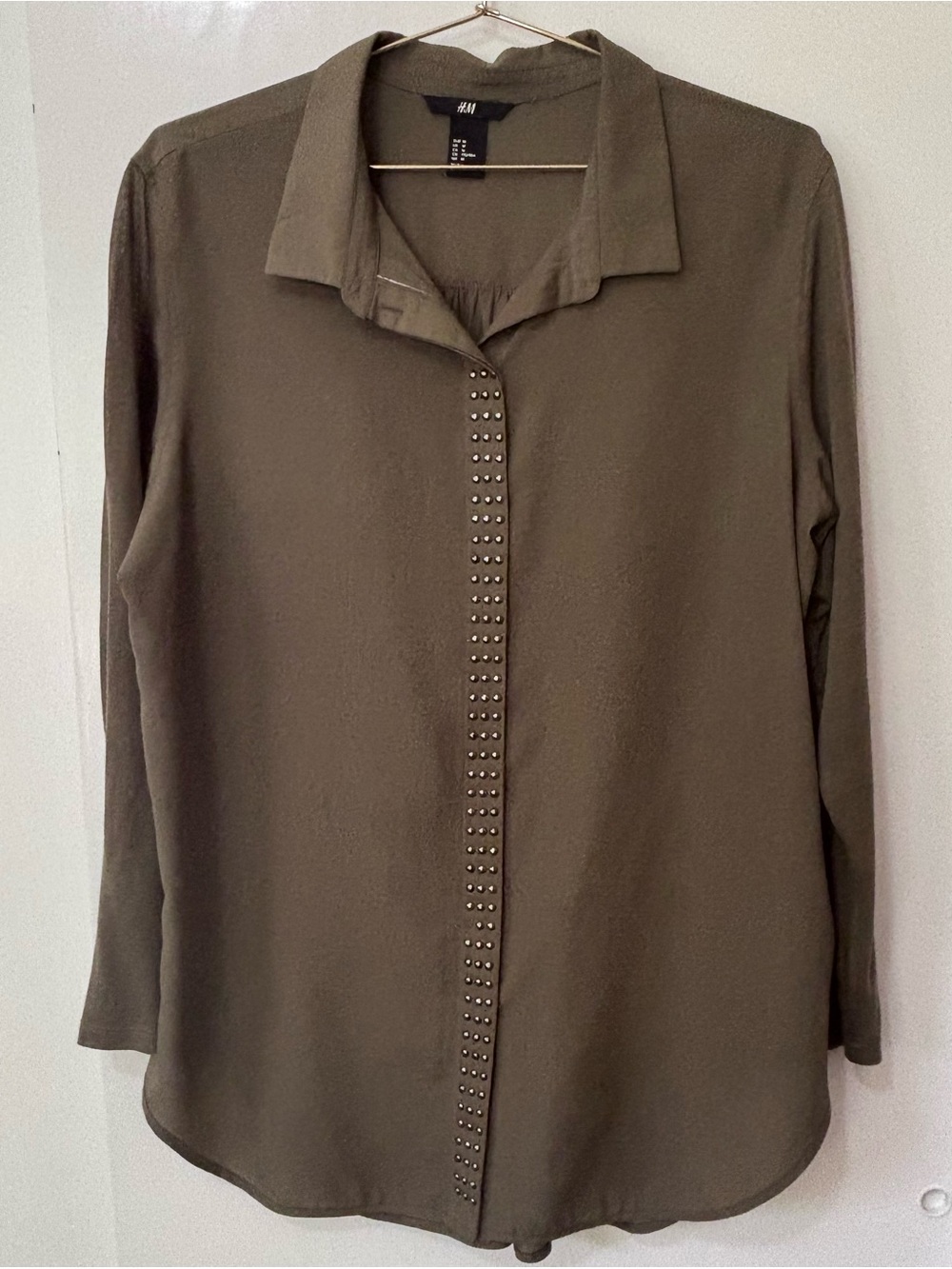 H&M| Contemporary Olive Studded Button-Front Blouse w/Jersey Sleeves & Back Sz M